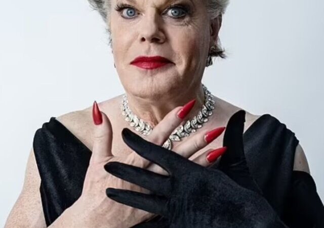 New York’s Orpheum Theatre will host Eddie Izzard’s explosive Hamlet solo performance.